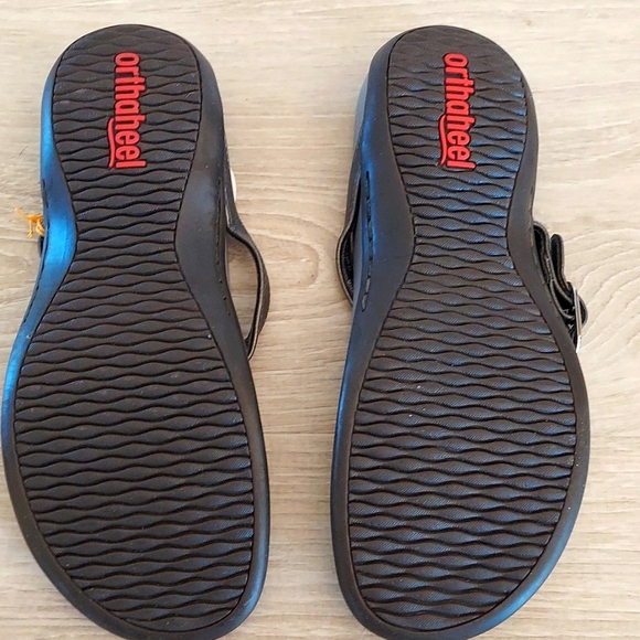 Orthaheel Gray Metallic Thong Sandals with Silver-tone Accents US 6/EUR 37 - Picture 3 of 8